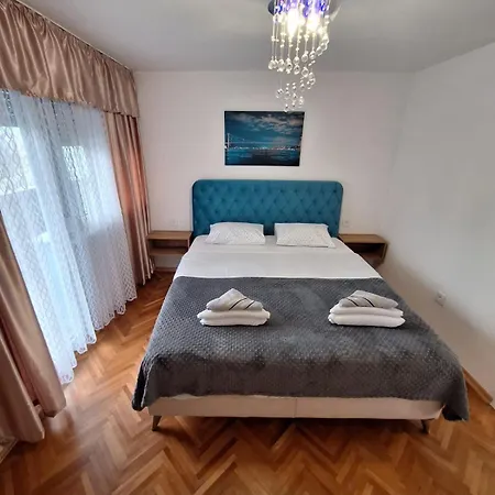 Urban דירה באניה לוקה