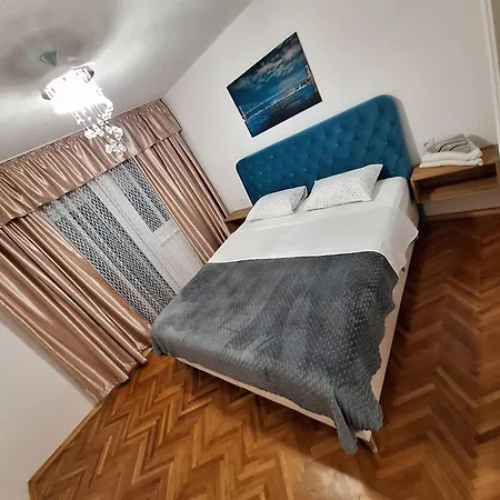 Urban Apartment *